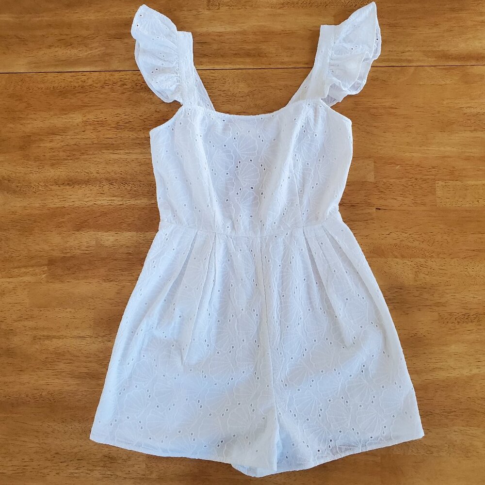 White Eyelet Seashell Embroidered Tie Back Romper Shorts Summer Beachy sz 4
